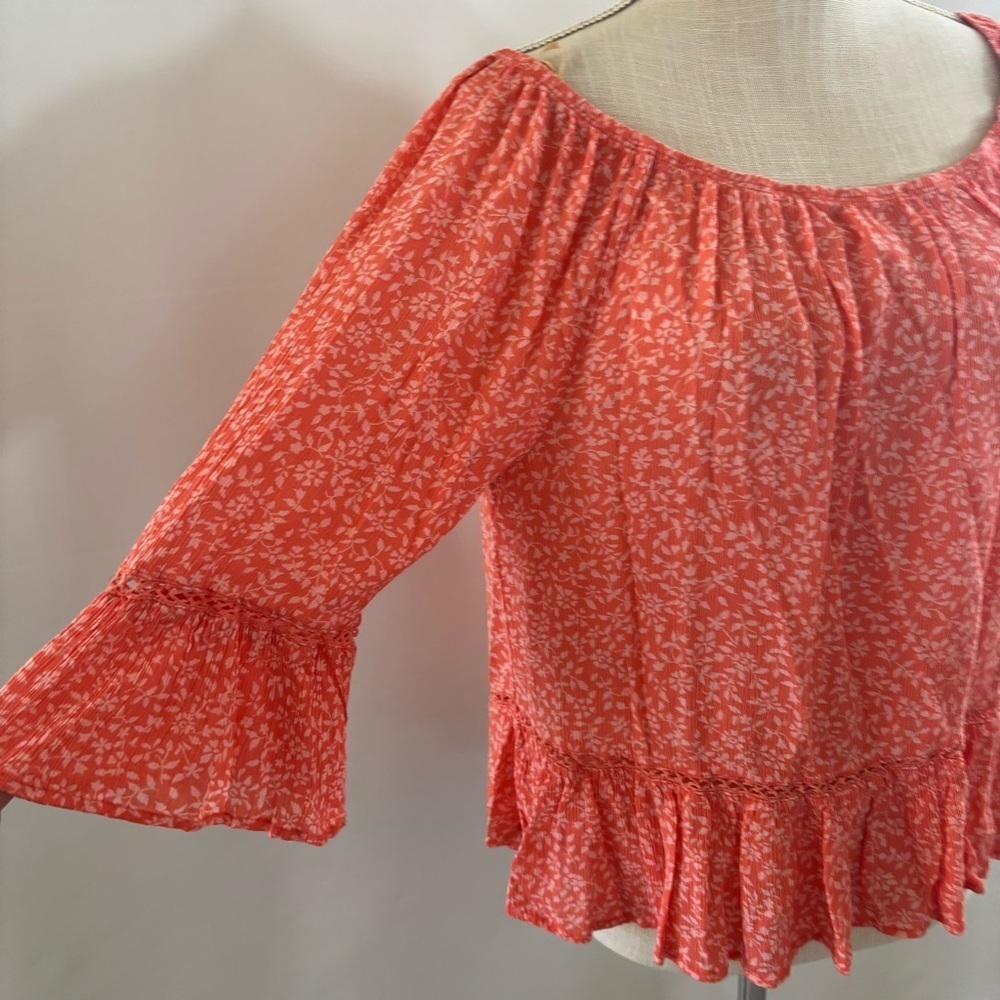 Democracy Bell Sleeve Blouse with Ruffled Hem Size S - Picture 4 of 8